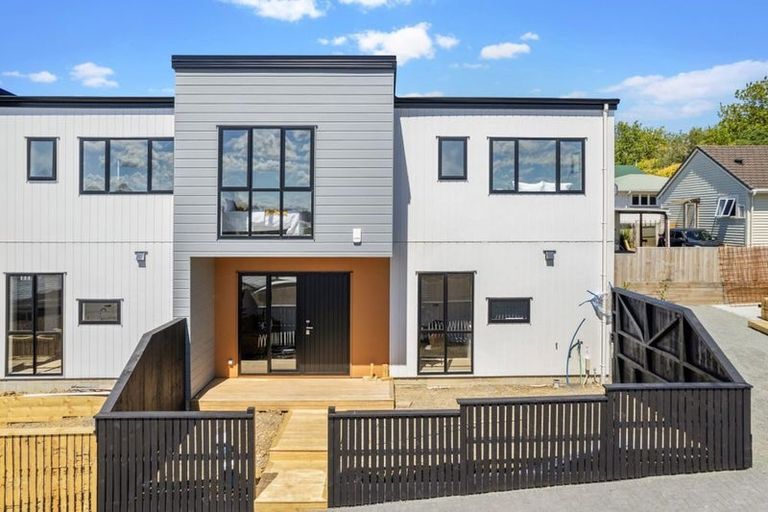 Photo of property in 11/20 Seabrook Avenue, New Lynn, Auckland, 0600
