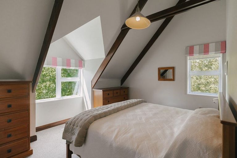 Photo of property in 200 Aokautere Drive, Fitzherbert, Palmerston North, 4471