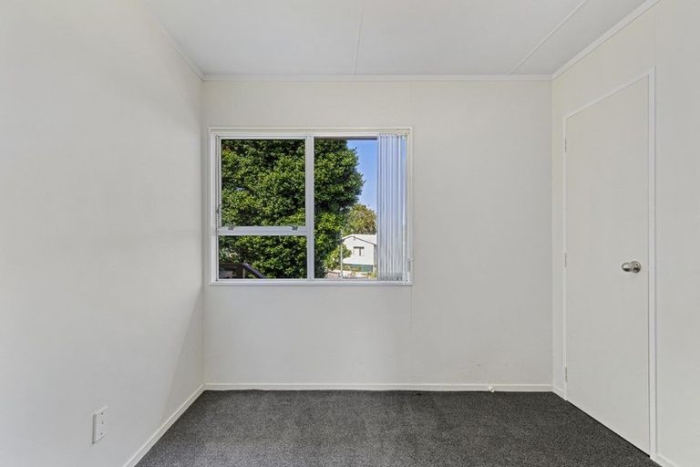 Photo of property in 4 Buisson Glade, West Harbour, Auckland, 0618