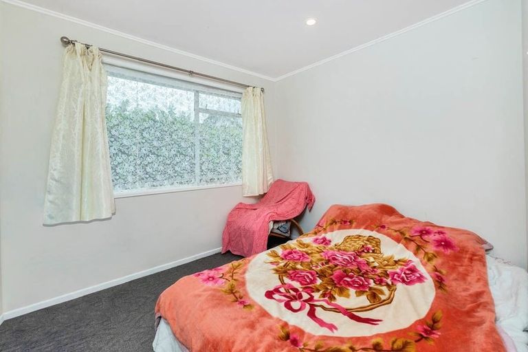 Photo of property in 24 Finlow Drive, Te Atatu South, Auckland, 0610