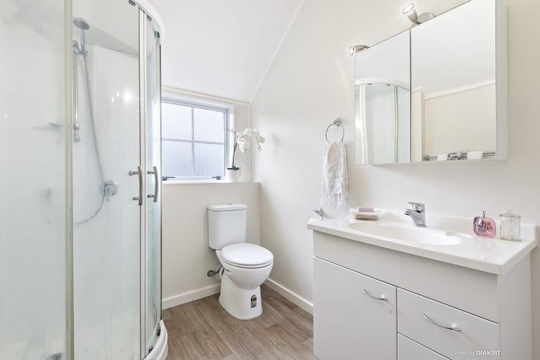 Photo of property in 120 Akaroa Drive, Maupuia, Wellington, 6022