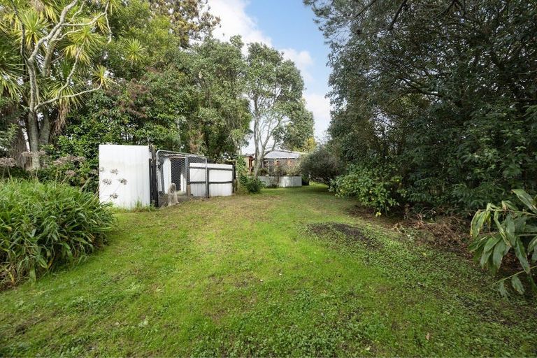 Photo of property in 31 Taipari Road, Te Atatu Peninsula, Auckland, 0610