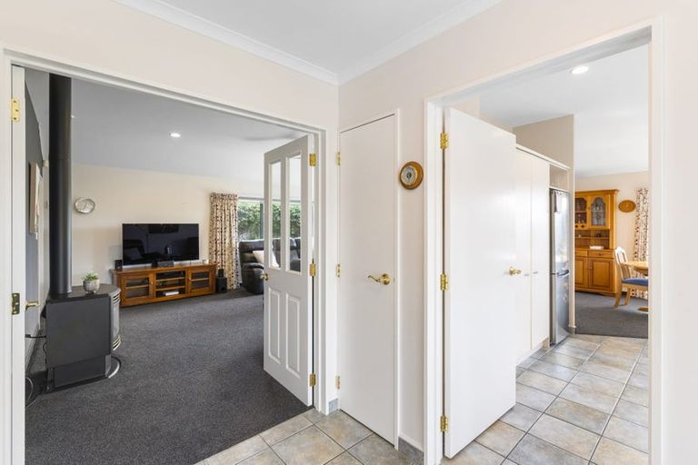 Photo of property in 52 Lorna Irene Drive, Raumati South, Paraparaumu, 5032