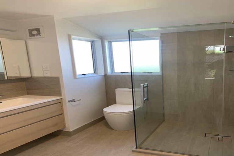 Photo of property in 2 Christensen Place, Forrest Hill, Auckland, 0620