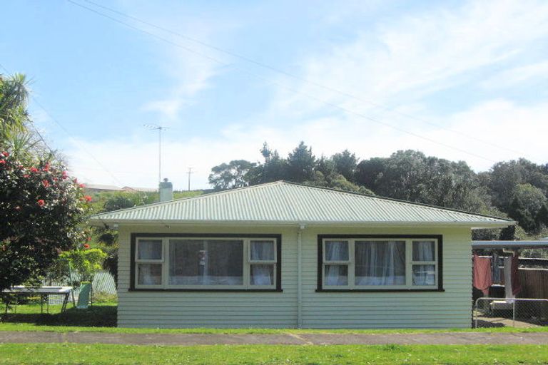 Photo of property in 15 Beaumont Crescent, Frankleigh Park, New Plymouth, 4310