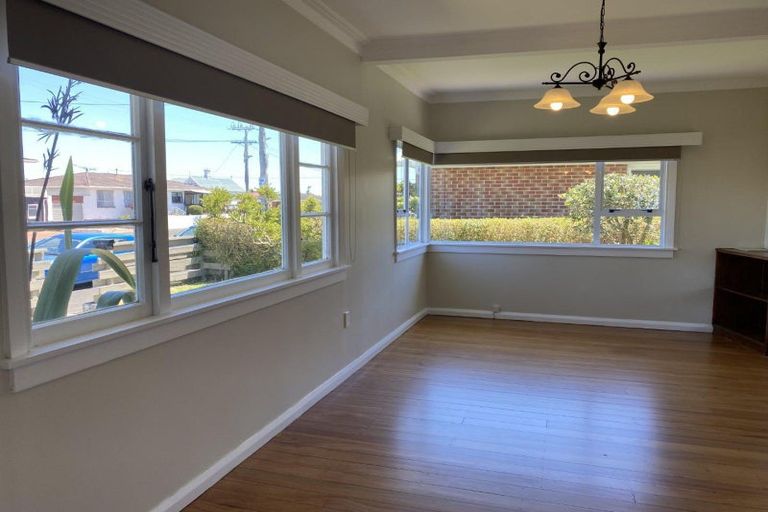 Photo of property in 3 Maratahu Street, Westown, New Plymouth, 4310