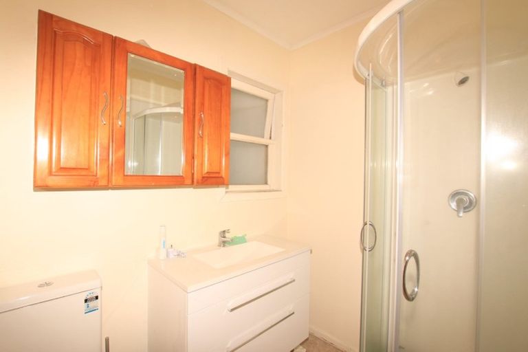 Photo of property in 5 Amberley Avenue, Te Atatu South, Auckland, 0610