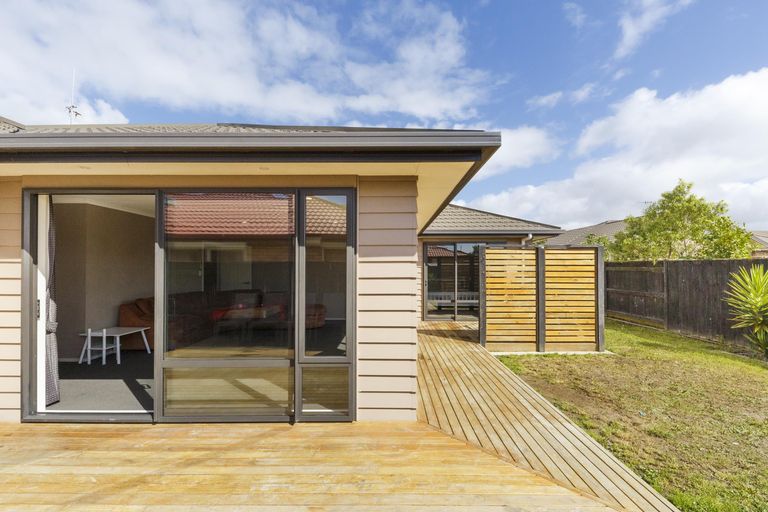 Photo of property in 5 Angelina Way, Kelvin Grove, Palmerston North, 4414