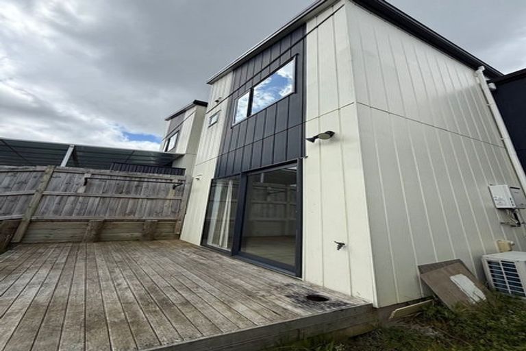 Photo of property in 3b Putiputi Way, Papakura, 2110