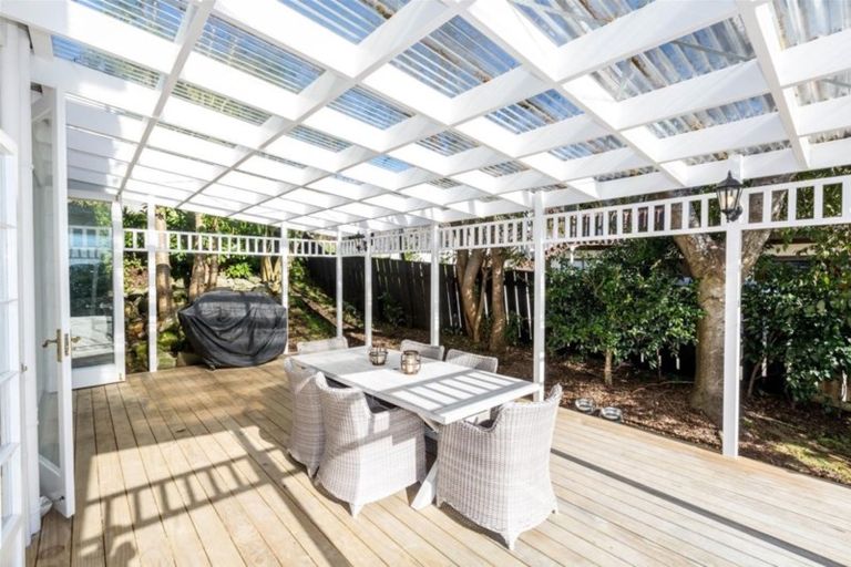 Photo of property in 100 Belt Road, New Plymouth, 4310