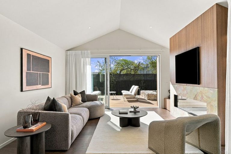 Photo of property in 2/183 Weston Road, St Albans, Christchurch, 8052