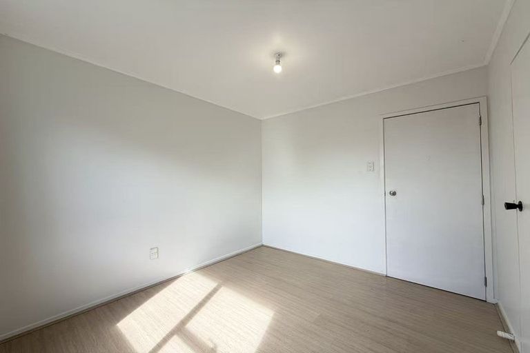 Photo of property in 10 Celeste Place, Totara Vale, Auckland, 0627