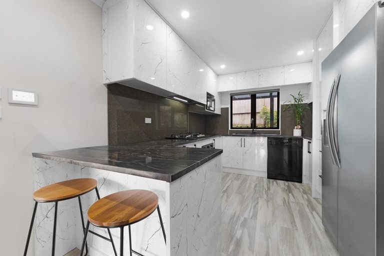 Photo of property in Oakwood Manor, 608c Massey Road, Mangere, Auckland, 2022