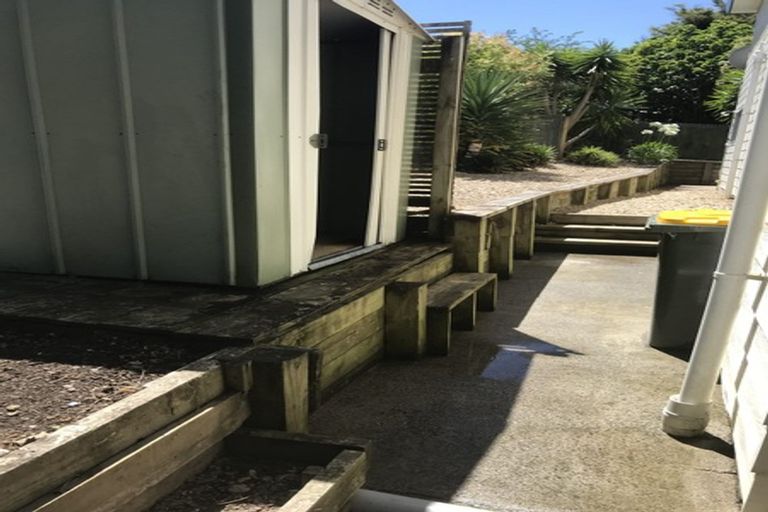 Photo of property in 2/9 Tyne Road, Forrest Hill, Auckland, 0620