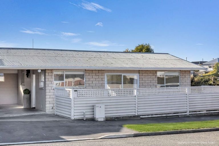 Photo of property in 2/13 Avenue Road, West End, Timaru, 7910