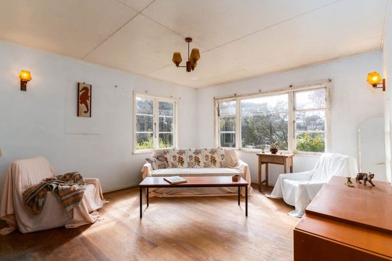 Photo of property in 10 Berkshire Grove, Cannons Creek, Porirua, 5024