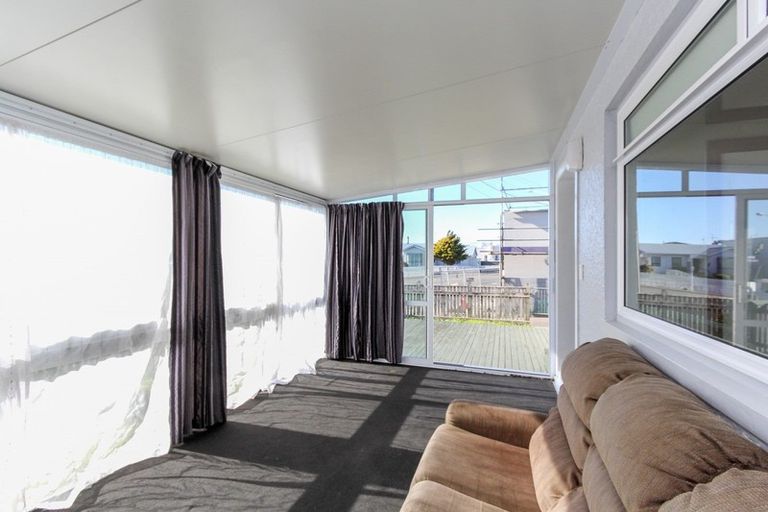 Photo of property in 33 Breakwater Road, Moturoa, New Plymouth, 4310