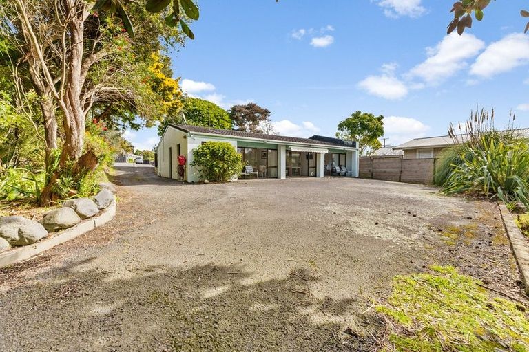 Photo of property in 51 Wairau Road, Oakura, 4314