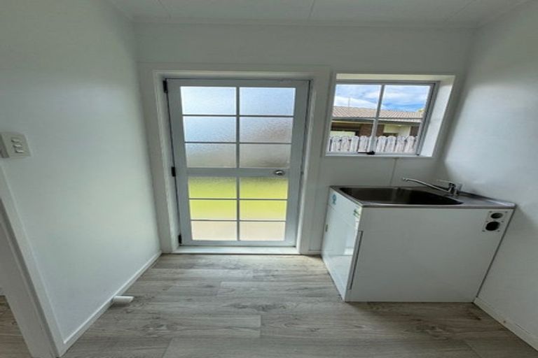 Photo of property in 31 Barbados Drive, Unsworth Heights, Auckland, 0632