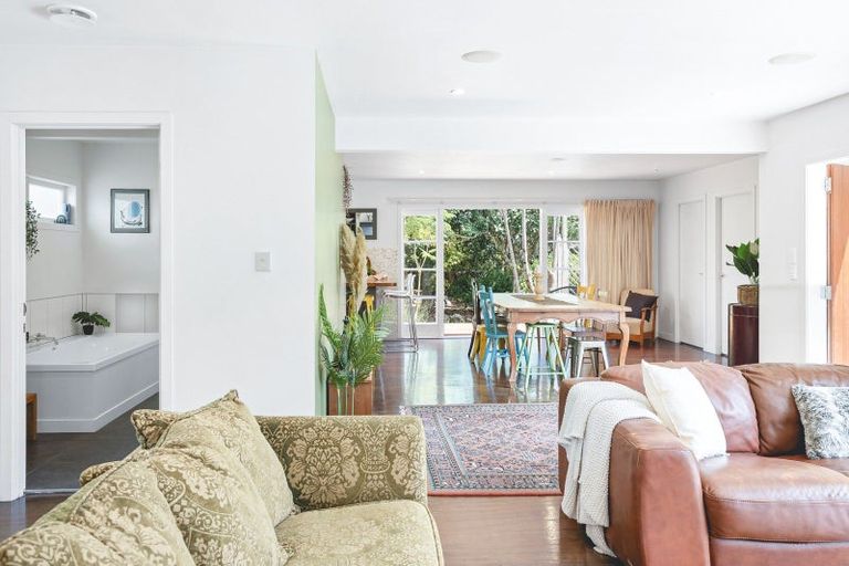 Photo of property in 37 Haruru Falls Road, Haruru, 0204