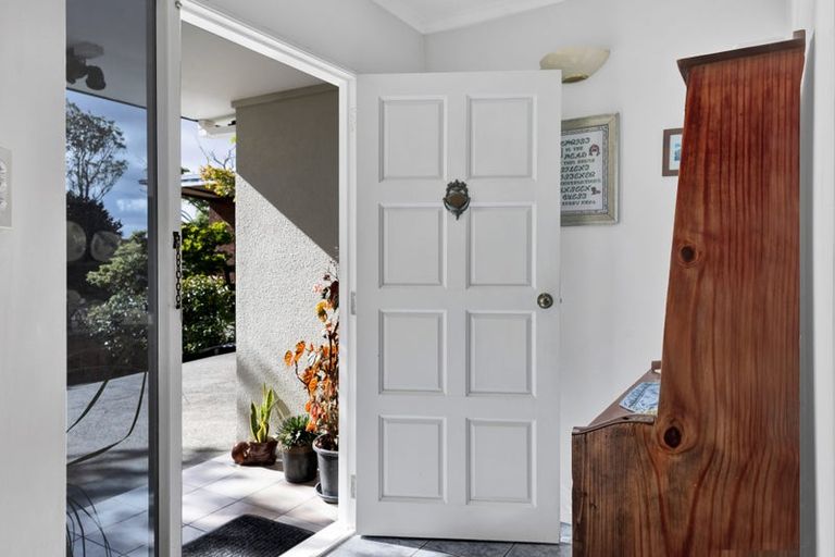 Photo of property in 6 Mayfair Place, Westown, New Plymouth, 4310