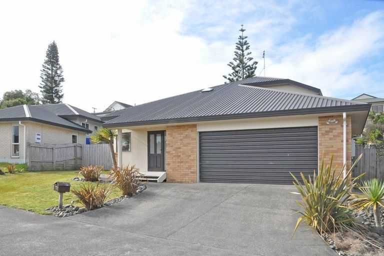 Photo of property in 2/65 Donald Street, Stanmore Bay, Whangaparaoa, 0932