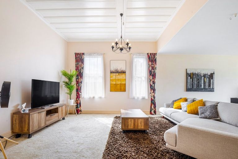 Photo of property in 118 Mokoia Road, Chatswood, Auckland, 0626