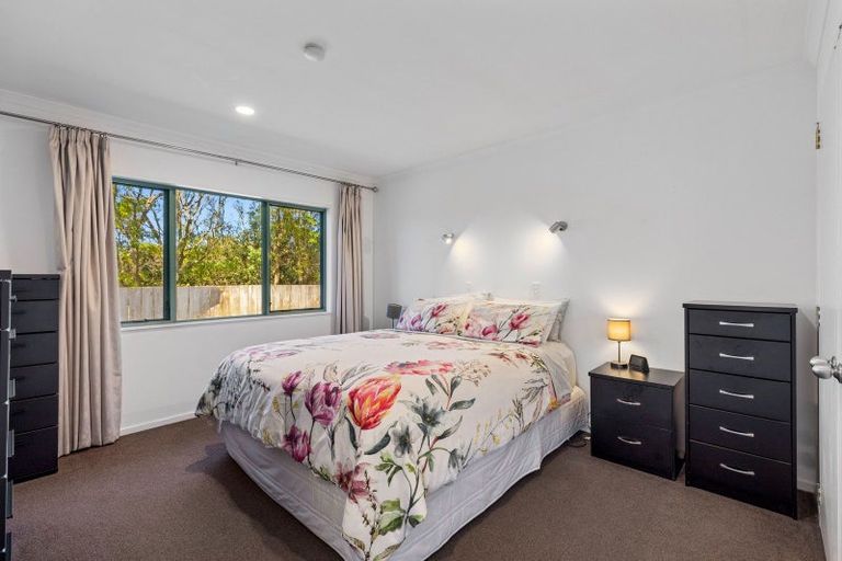 Photo of property in 122 Dalton Drive, Papamoa Beach, Papamoa, 3118