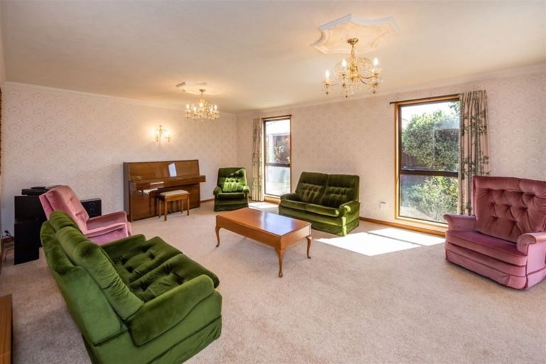 Photo of property in 28 Cricklewood Place, Avonhead, Christchurch, 8042