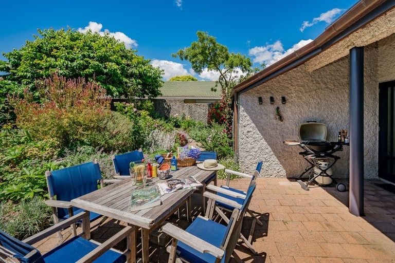 Photo of property in 11 Walnut Grove, Waikanae, 5036