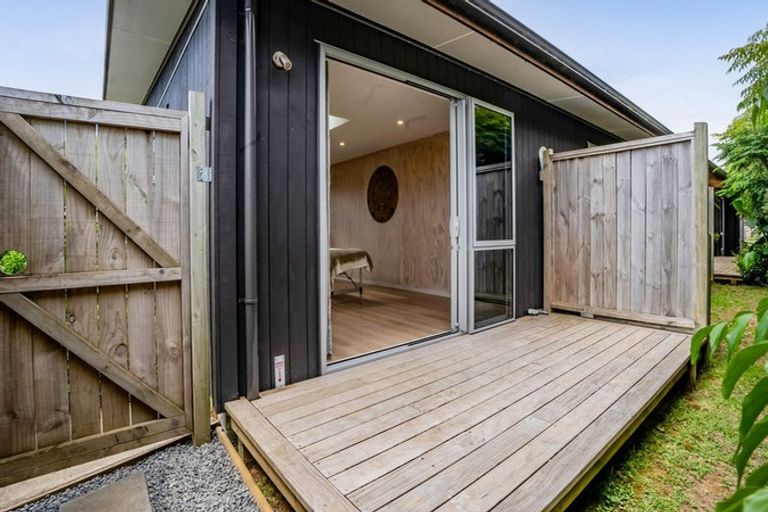 Photo of property in 37a Donnelly Street, Oakura, 4314