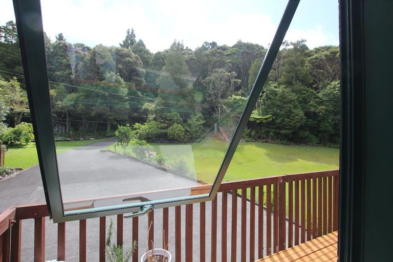 Photo of property in 2 Cascade Avenue, Waiatarua, Auckland, 0604
