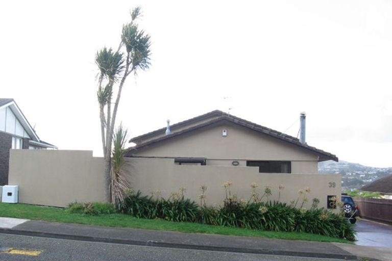 Photo of property in 39 Cambrian Street, Churton Park, Wellington, 6037