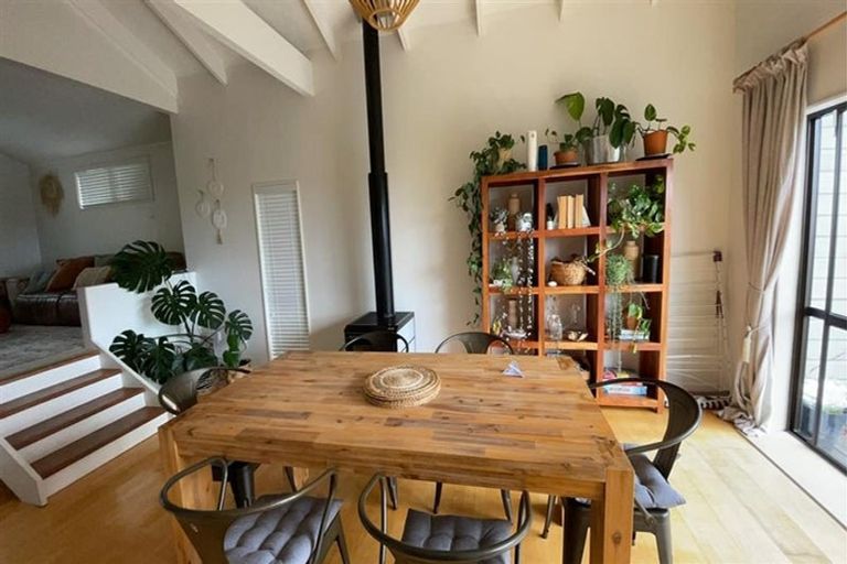 Photo of property in 947 East Coast Road, Torbay, Auckland, 0630