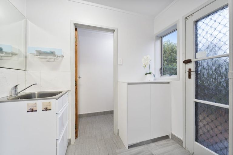 Photo of property in 2/43 Rimu Street, New Lynn, Auckland, 0600