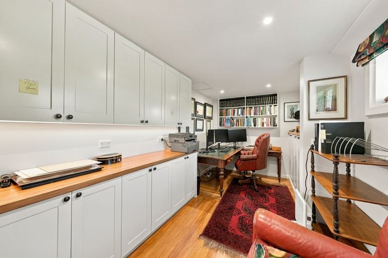 Photo of property in 17 Heaton Rhodes Place, Cashmere, Christchurch, 8022