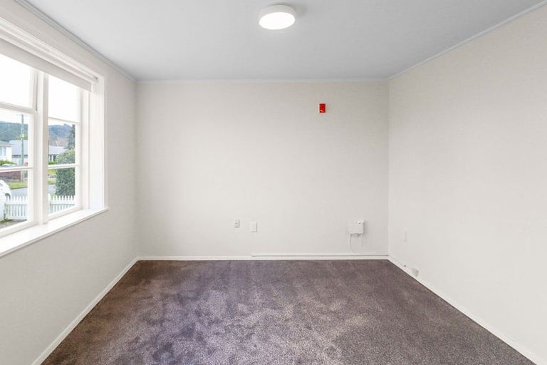 Photo of property in 2 Argyle Grove, Trentham, Upper Hutt, 5018