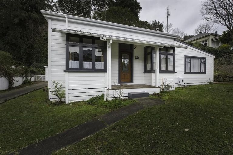 Photo of property in 10 Coote Road, Bluff Hill, Napier, 4110