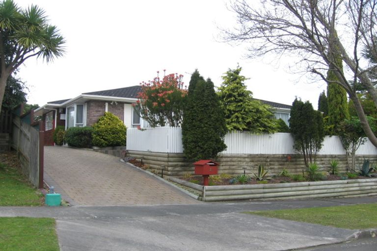 Photo of property in 2 Hillgrove Place, Fitzherbert, Palmerston North, 4410