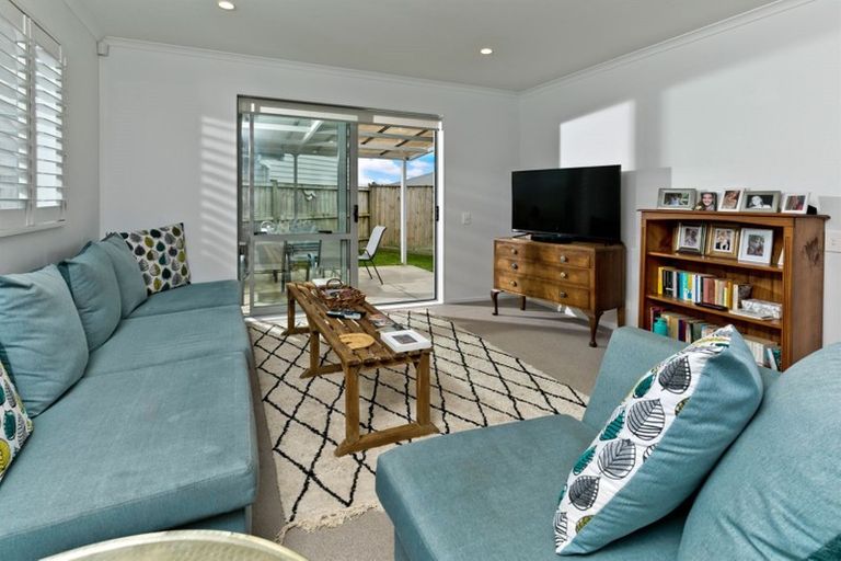 Photo of property in 2 Vincent Mcgrath Crescent, Swanson, Auckland, 0614