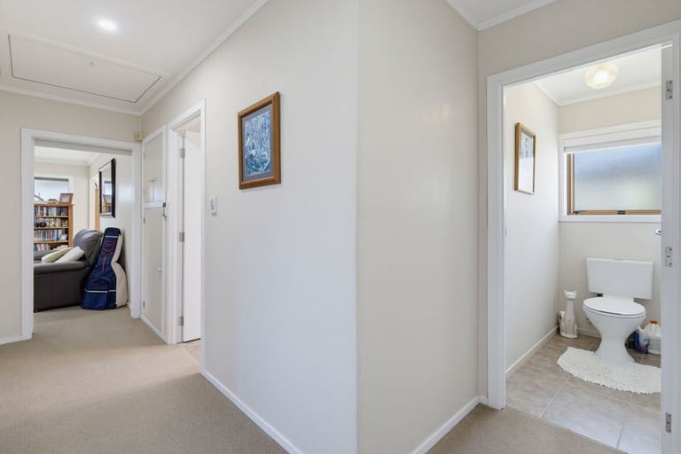 Photo of property in 2/18 Glengowan Place, Conifer Grove, Takanini, 2112
