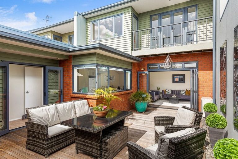 Photo of property in 4a Tuscany Way, Te Atatu Peninsula, Auckland, 0610