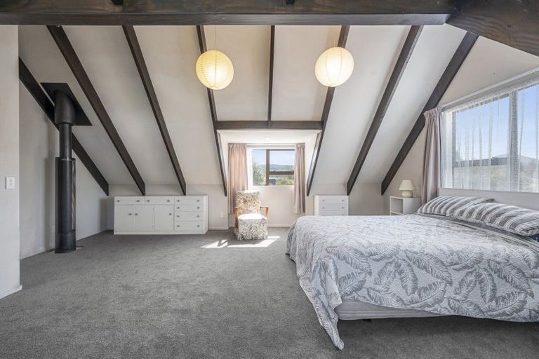 Photo of property in 2 Gibbs Place, Kinloch, Taupo, 3377