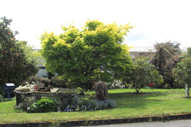 Photo of property in 6 Vista Place, Kawaha Point, Rotorua, 3010