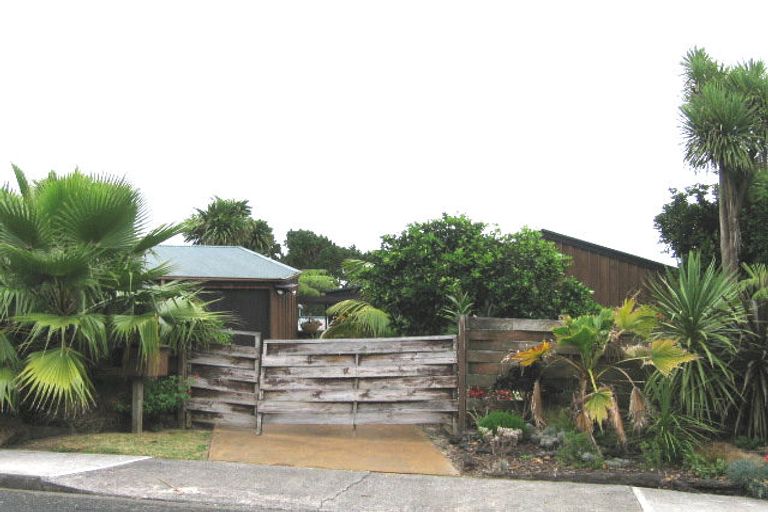 Photo of property in 62 Rosecamp Road, Beach Haven, Auckland, 0626