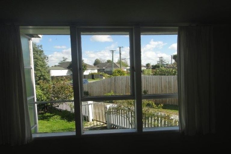 Photo of property in 11 Virgil Place, Northcote, Christchurch, 8052