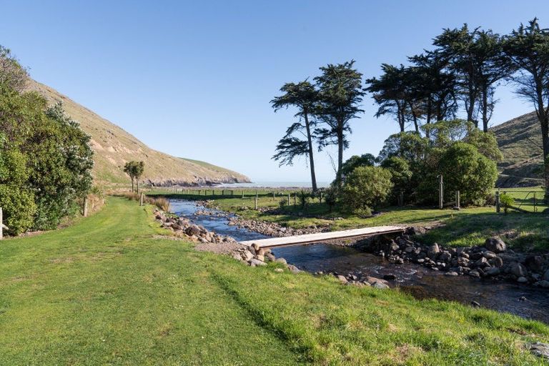 Photo of property in 904 Te Oka Bay Road, Te Oka, Little River, 7591