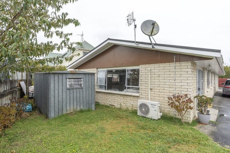 Photo of property in 2/6 Snead Place, Hamilton East, Hamilton, 3216