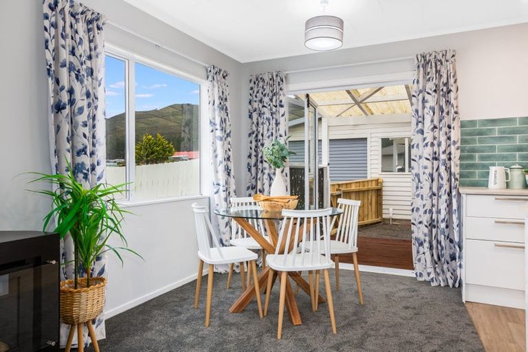 Photo of property in 10 Grimsby Grove, Wainuiomata, Lower Hutt, 5014