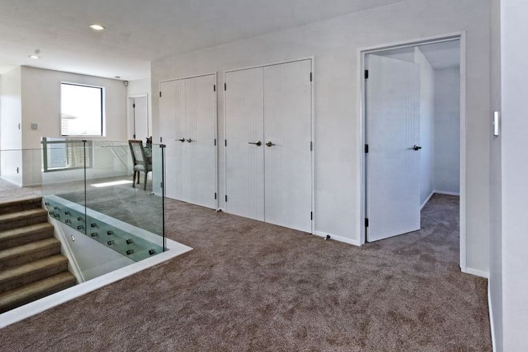 Photo of property in 4136a Great North Road, Glendene, Auckland, 0602